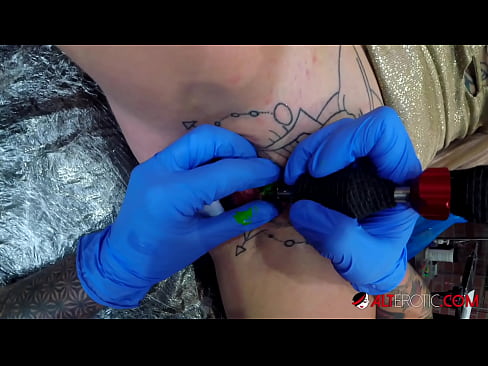 ❤️ Extremamente tatuada, a brasa Sully Savage fez uma tatuagem em seu clítoris ❤❌ Porno vídeo em porno pt-br.pornsos-com.ru